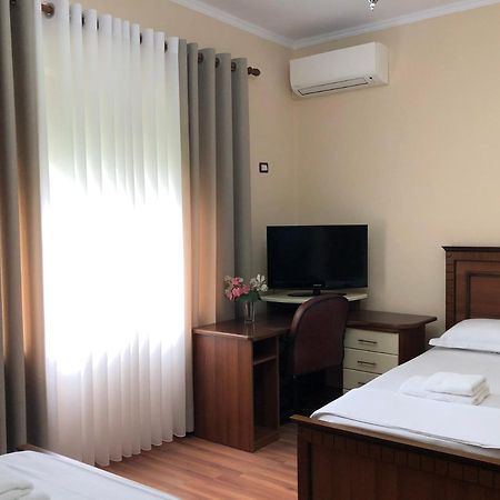 Villa Garden Berat Luaran gambar