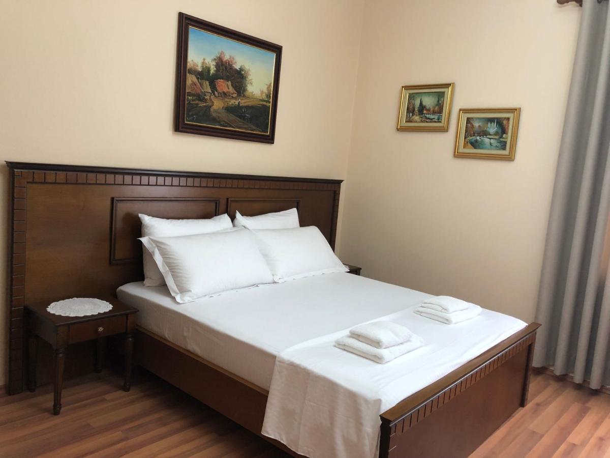 Villa Garden Berat Luaran gambar