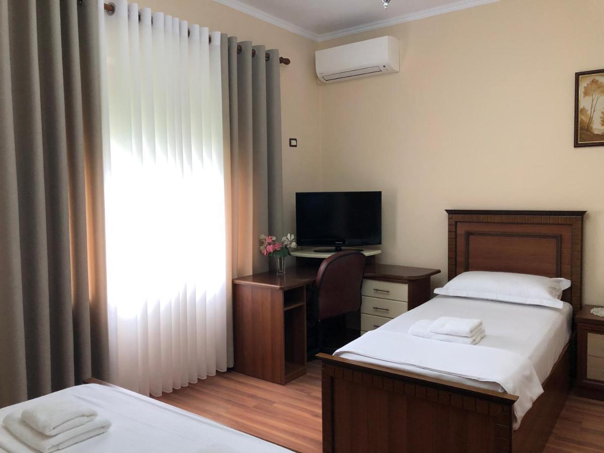 Villa Garden Berat Luaran gambar