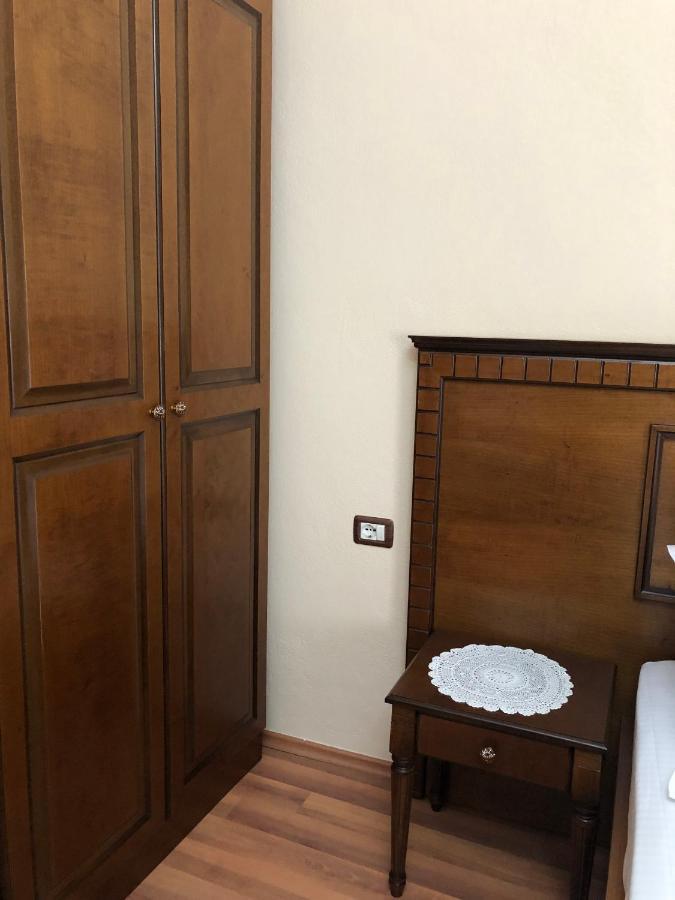 Villa Garden Berat Luaran gambar
