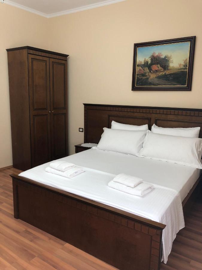 Villa Garden Berat Luaran gambar