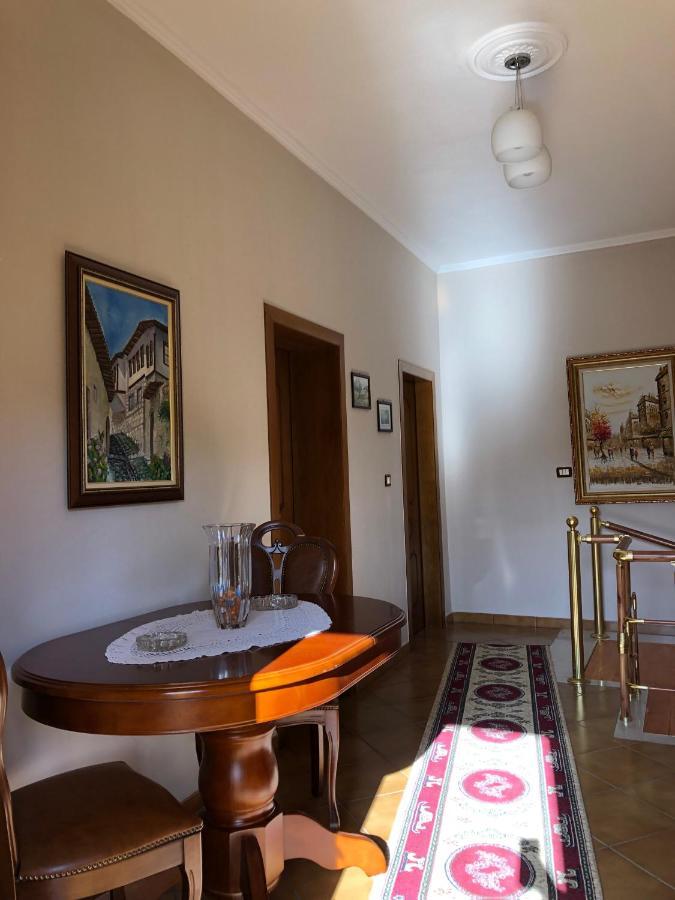 Villa Garden Berat Luaran gambar