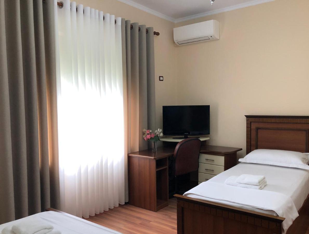Villa Garden Berat Luaran gambar