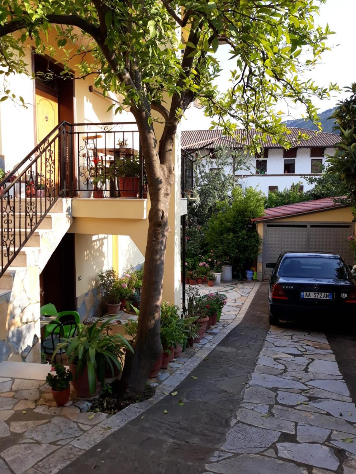 Villa Garden Berat Luaran gambar